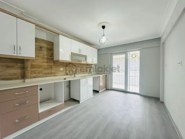 Feridunçelik'te Full Yapılı Asansörlü 4+1 Giriş Kat Satılık !! 2