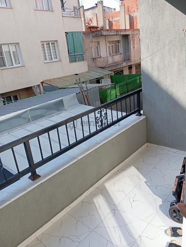 Turgutlu Satılık Yiğitler Mah 100m2 2+1 Oda 2. Ara Kat Doğalgazlı Balkonlu 6 Yıllık Daire 4