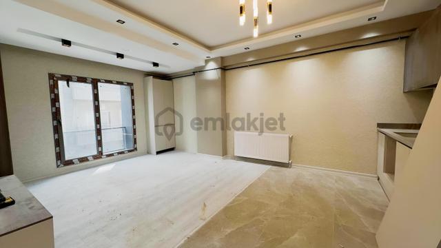 Cb Acar'dan Sırrın Ana Yolda Merit Park'ta Satılık Ön Cephe 1+1 3