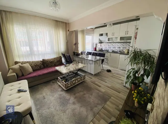 Eskiizmirde Site İçerisinde Asansörlü Satılık Daire 4