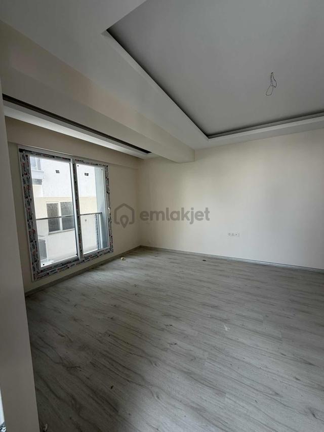 Menemende Satılık Daire 2+1 Kapalı Mutfak Ugurmumcu Mahallesinde 4