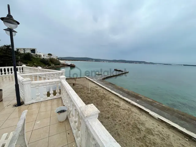 Turyap Çeşme Ilıcada Denize Sıfır Havuzlu Sitede Kiralık 1+1 Daire 3