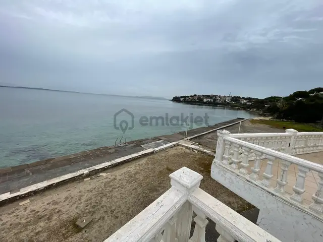 Turyap Çeşme Ilıcada Denize Sıfır Havuzlu Sitede Kiralık 1+1 Daire 4