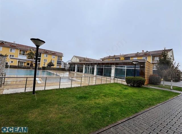 Mavi Yeşilpark Evlerinde Havuz Manzaralı Çatı Dubleks Daire 4