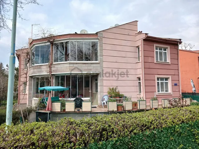 Batıkent Kardelende Geniş Bahçeli 5+2 Satılık Dubleks Batıkent Kardelende Geniş Bahçeli 5+2 Satılık Dubleks
