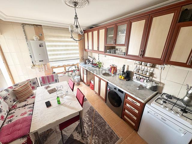 Barıştepe Mahallesinde Piri Caddesi Üzerinde 9.katta 3+1 Yapılı 3