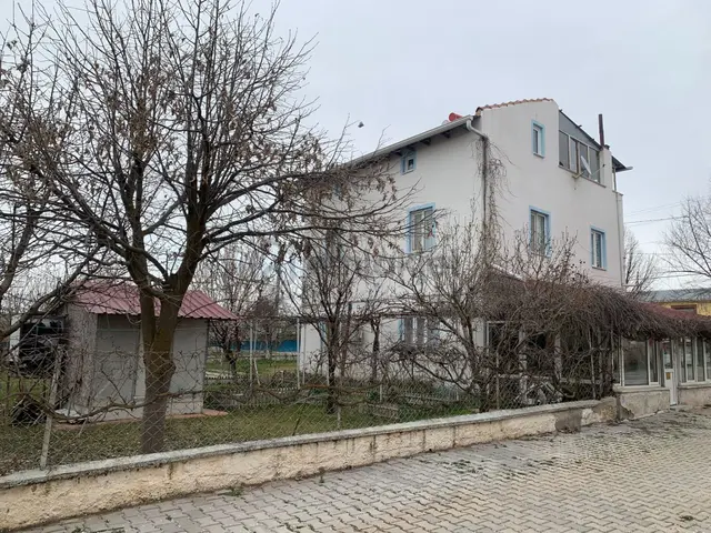 İmişehir Köy İçi, Köşebaşı 3 Katlı Ev 3