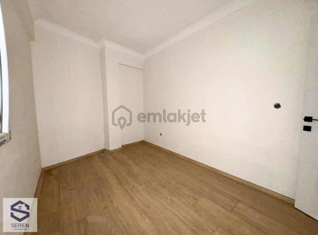 Seferihisar Turabiye Mahallesinde Bahçe Kullanımlı 2+1 Satılık 2