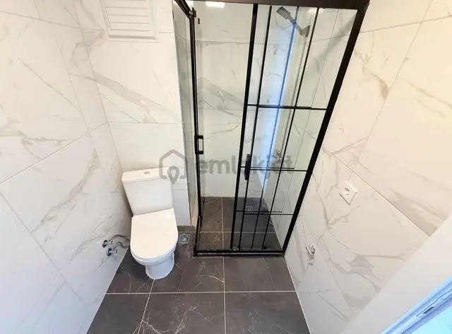 Örencik'de Satılık İskanlı Arakat Açık Cephe 3+1 Daire 3