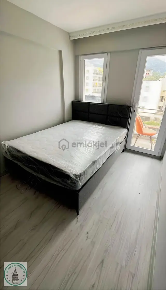 Galata'dan Yenikent Mah. Site İçinde 1+1 Eşyalı Satılık Daire 3