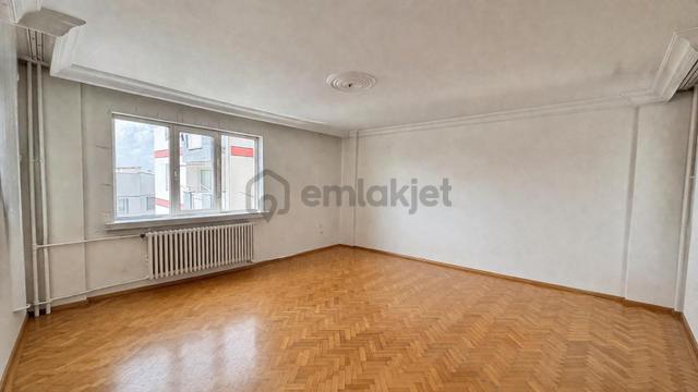 Batıkent'te Satılık 3+1 Daire, 100m², Kent Birlik Sitesi 4