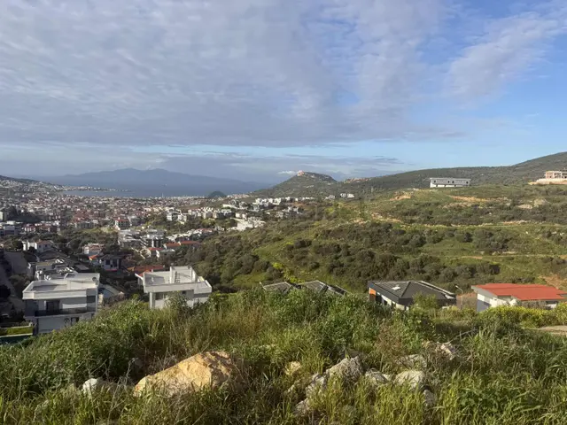 Foçanın En Güzel Lokasyonunda Satılı İmarlı Arsa 2