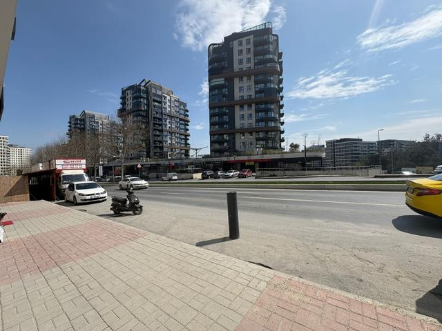 Eski Londra Asfaltı Üzeri Kiralık İş Yeri 4