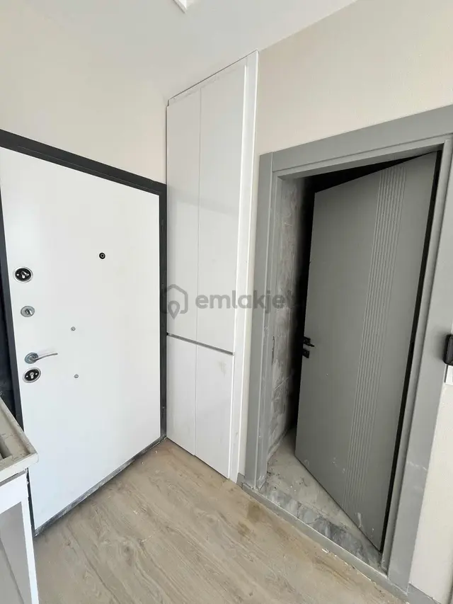 Ana Yola 3 Dk Yürüme Mesafesi İle Yatırımlık 1+1 Satılık Daire 3