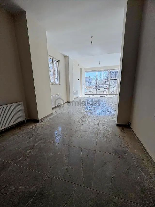 Piazza Civarı Sıfır Binada Kiralık Dükkan | Yüksek Tabela Değeri 5