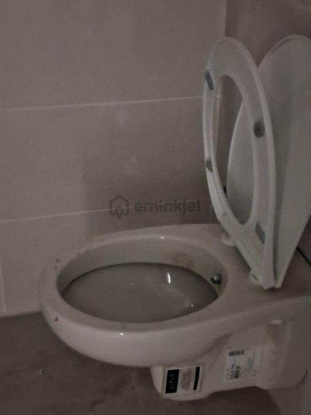Erenköyde Merkezi Yerde Minübüs Yolunda 2+1 Pay Ölçerli