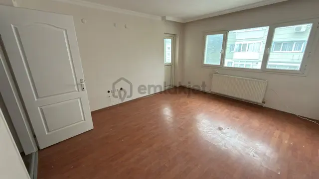 Evka-4 Son Durak’ta Deniz Manzaralı, Otoparklı, Doğalgazlı Bakımlı 2+1 Ara Kat Daire 3