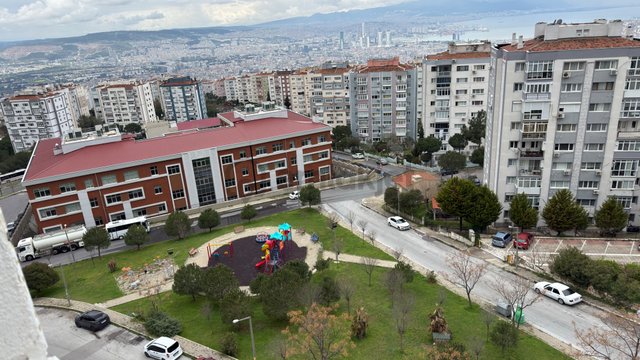 Evka-4 Son Durak’ta Deniz Manzaralı, Otoparklı, Doğalgazlı Bakımlı 2+1 Ara Kat Daire Evka-4 Son Durak’ta Deniz Manzaralı, Otoparklı, Doğalgazlı Bakımlı 2+1 Ara Kat Daire