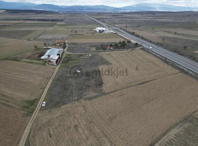 Net Premiumdan Antalya Yoluna 70 Metre Mesafede Yatırımlık Arsa 3