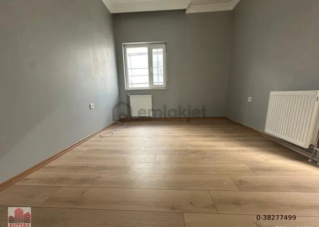 Kuttaş'tan Emek'te İçi Tamamen Yenilenmiş Katta 3+1 Satılık 3