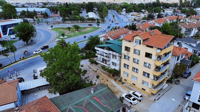 Mithatpaşada Merkezi Konumda 2 Katlı Satılık Komple Bina 5