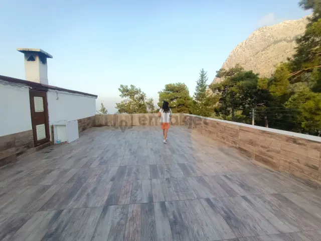 Konyaaltı Manzarası İle Kiralık Havuzlu Otoparkli Villa 5+1 2