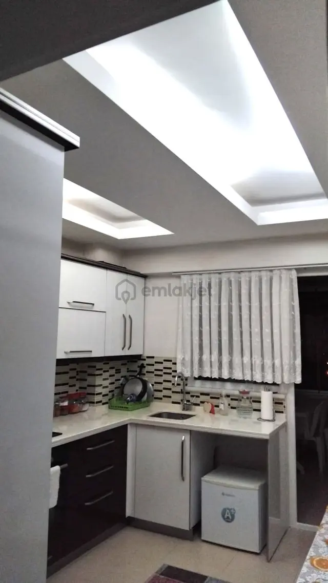 Erdem Emlak Ofisinden Satılık Derebahçede Satılık Site İçinde 3.kat 180 M2 Daire 1