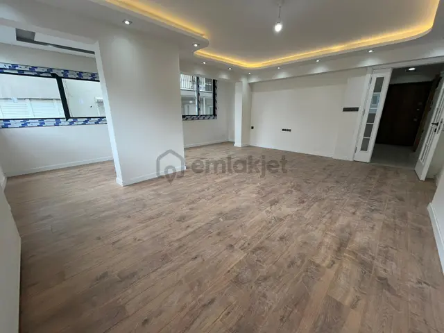 Asil'den Üçkuyularda Cadde Üzeri 3+1 Köşe Arakat Lüks Daire 3