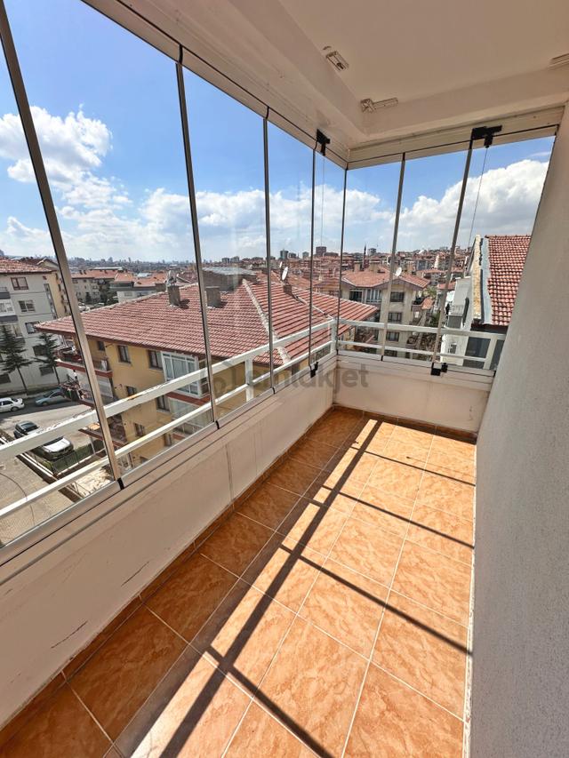 Mutlu Cadde Yakını Ara Katta Manzaralı Çift Balkonlu 2+1 Satılık 3