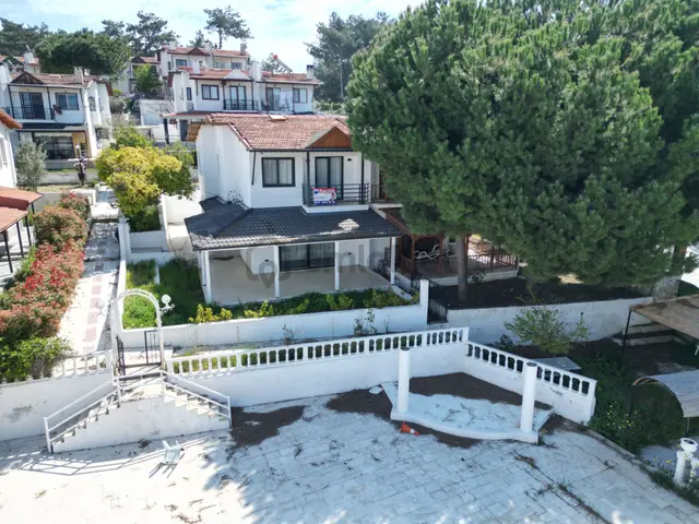 Kuşadası Soğucak Mevkii Ceylankent Sitesi Deniz Manzaralı Satılık Yazlık