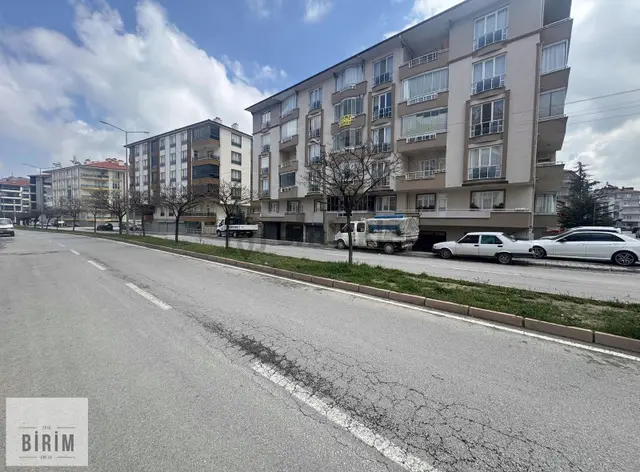 Birimden Satılık Garajlı Bakımlı Cadde Cepheli Asansörlü 2