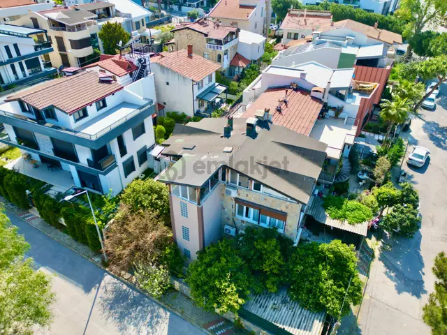 Limanreiste Köşe Konumda Komple Bina