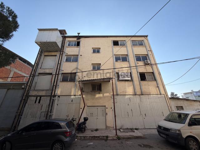 Karabağlarda Satılık 1.475 M2- 5 Katlı Fabrika Binas Karabağlarda Satılık 1.475 M2- 5 Katlı Fabrika Binas