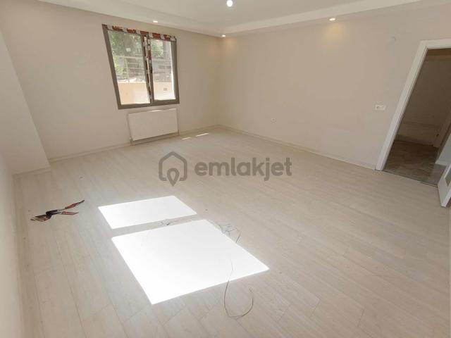 Avcılar Ambarlı Mahallesi 3+1 Satılık Daire Bahçe Kullanımlı 4