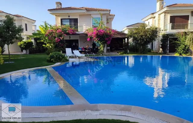 Kalyon'dan Alaçatı Göbene De Satılık Site İçi Villa 1