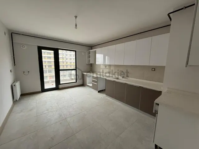 Göl Manzaralı, Kapalı Mutfaklı 4+1 Kiralık Daire 3