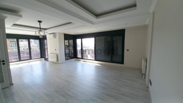 Çengelköy 'de Boğaz Manzaralı 3 Yıllık Binada Kiralık 3+1 Daire 4