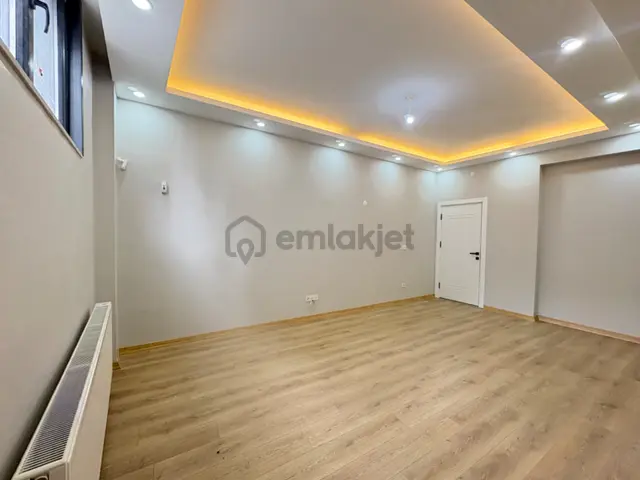 Mollateam Bayrampaşa Kartaltepe Fatih Caddesinde Fırsat! Bahçe Katı 2+1 Asansörlü Satılık Daire 4