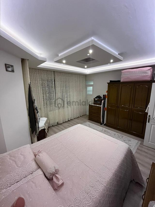 Yıldızkent'de 4+1 Ebeveyn Banyolu Satılık Daire 2
