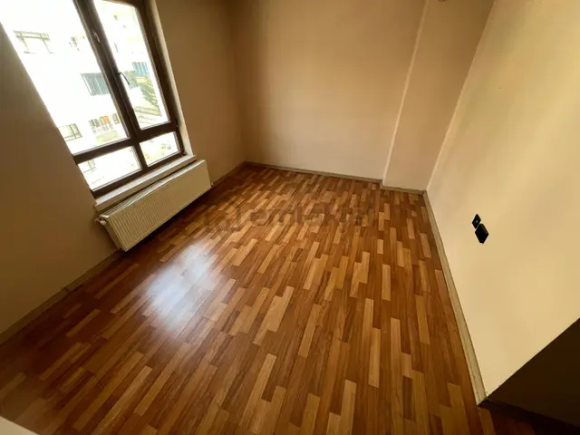 Kuşcagızda Yapılı Katta Yapılı Merkezi Konumda Satılık 4