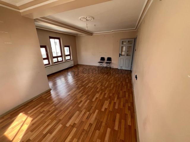Kuşcagızda Yapılı Katta Yapılı Merkezi Konumda Satılık 3