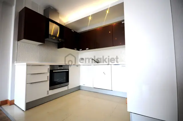 İstanbul House'dan Corner Life Sitesinde Havuz Cepheli Geniş 1+1 3