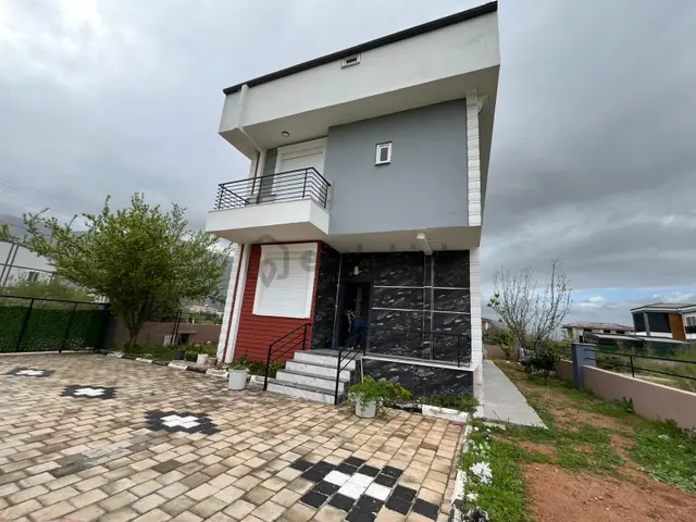 Döşemealtı'nda Satılık 5+2 Lüks Villa | Teraslı | Bahçeli 2
