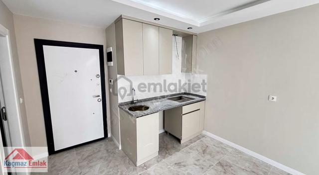 Üniversite Bölgesinde 2 Adet 1+1 Satılık 4