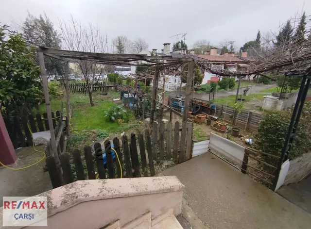 Remax Çarşı'dan Şirinköy Kalıcı Konutlarda Ara Kat Satılık Daire 4