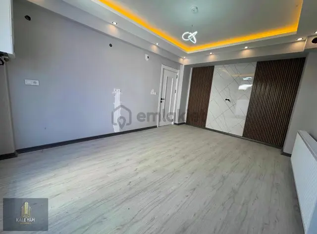 Atatürk Mahallesi Satılık 2+1 Geniş Kapalı Mutfak Daire 1