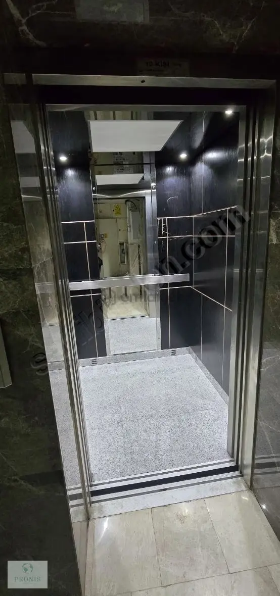 Menderes Merkezde Balkonlu Ferah Ofis Belediye/bankalara Komşu 2
