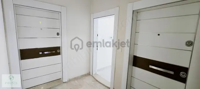 Menderes Merkezde Balkonlu Ferah Ofis Belediye/bankalara Komşu 4