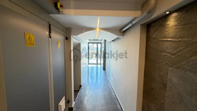 Karşıyaka'da Satılık 3+1 Yalı Dairesi 3