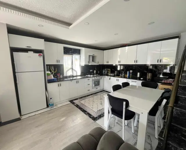 Acil Satılık Havuzlu Müstakil Villa 3